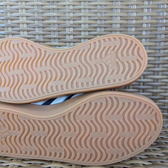 Adidas Black and White Skate Sneakers Shoes Gum Sole Size 8 - Picture 11 of 16